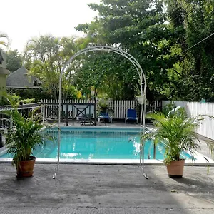  Hotel Pineapplesuites