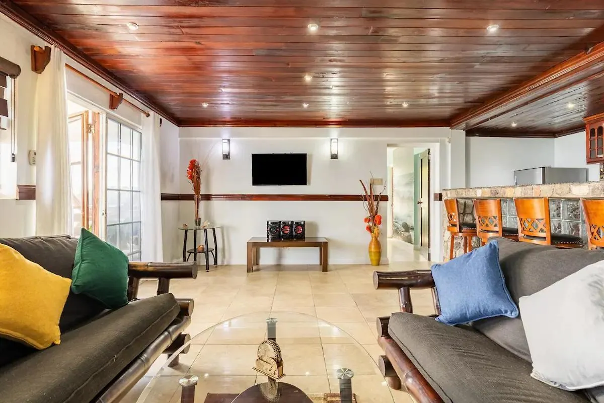 Water Lovers Paradise! Ocho Rios Guest house